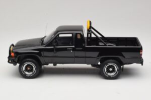 Toyota Hilux N60 SR5 Back to the Future II Noir Brillant Otto 1:18 OT481 Résine — image 3 sur 6