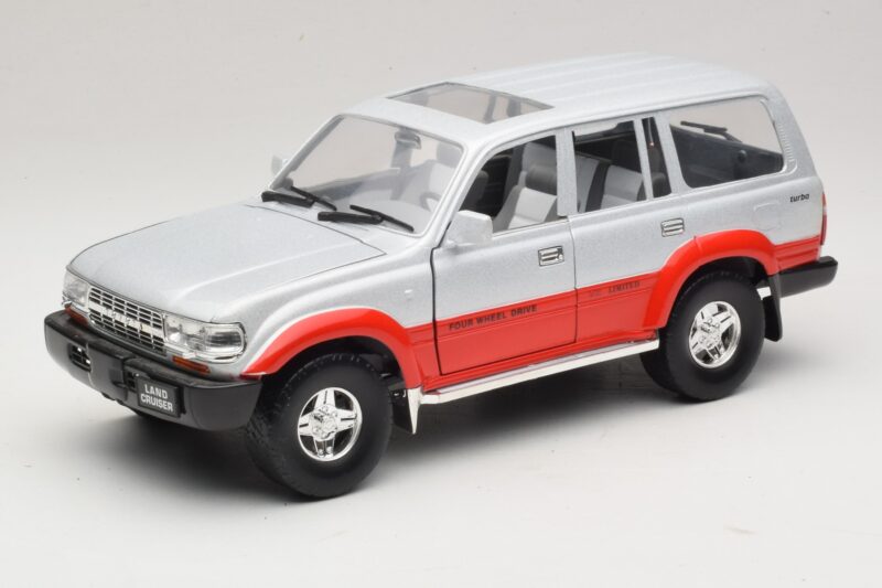 Toyota Land Cruiser J80 Argent Rouge Road Legends 1:18 92098 Métal Moulé