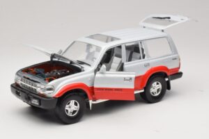 Toyota Land Cruiser J80 Argent Rouge Road Legends 1:18 92098 Métal Moulé — image 2 sur 8