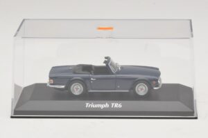 Triumph TR6 Bleu Foncé Maxichamps 1:43 940132570 Métal Moulé — image 4 sur 5