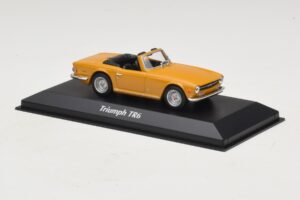Triumph TR6 Orange Maxichamps 1:43 940132571 Métal Moulé — image 3 sur 5