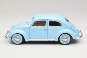 Volkswagen Coccinelle Bleu Bburago 1:18 3381 Métal Moulé — image 4 sur 8
