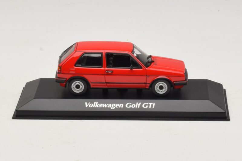 Volkswagen Golf GTI Mk2 Rouge Maxichamps 1:43 940054121 Métal Moulé
