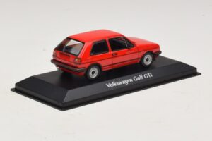 Volkswagen Golf GTI Mk2 Rouge Maxichamps 1:43 940054121 Métal Moulé — image 2 sur 5