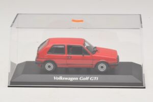 Volkswagen Golf GTI Mk2 Rouge Maxichamps 1:43 940054121 Métal Moulé — image 4 sur 5