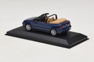 Volkswagen Golf Mk4 Cabriolet Bleu Édition Concessionnaire Minichamps 1:43 GOLF005 Métal Moulé — image 3 sur 5