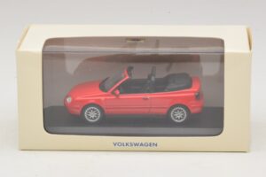 Volkswagen Golf Mk4 Cabriolet Rouge Édition Concessionnaire Minichamps 1:43 GOLF006 Métal Moulé — image 5 sur 5