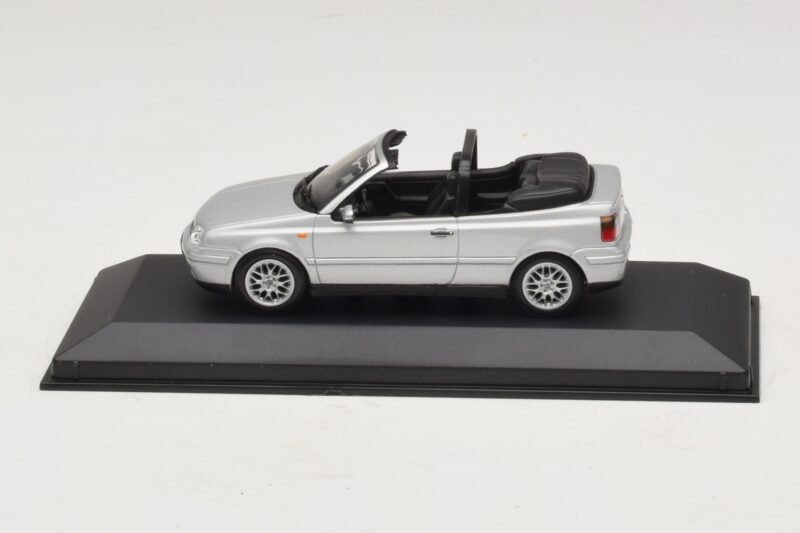 Volkswagen Golf Mk4 Cabriolet Argent Édition Concessionnaire Minichamps 1:43 GOLF004 Métal Moulé