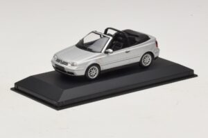 Volkswagen Golf Mk4 Cabriolet Argent Édition Concessionnaire Minichamps 1:43 GOLF004 Métal Moulé — image 2 sur 5