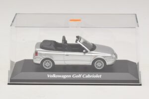 Volkswagen Golf Mk4 Cabriolet Argent Maxichamps 1:43 940058331 Métal Moulé — image 4 sur 5