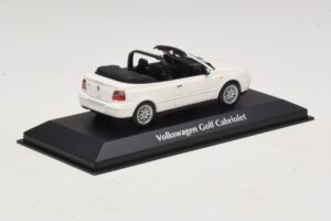 Volkswagen Golf Mk4 Cabriolet Blanc Maxichamps 1:43 940058330 Métal Moulé — image 2 sur 5