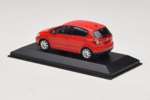 Volkswagen Golf Plus Mk5 Tornado Red Boîte De Remplacement Minichamps 1:43 821911110-R1 Métal Moulé — image 3 sur 5