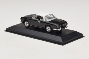Volkswagen Karmann Ghia Noir avec toit blanc Minichamps 1:43 430050224 Métal Moulé — image 3 sur 5