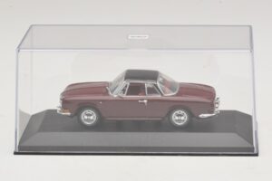 Volkswagen Karmann Ghia Rouge Avec Toit Noir Minichamps 1:43 GHIA002 Métal Moulé — image 4 sur 5