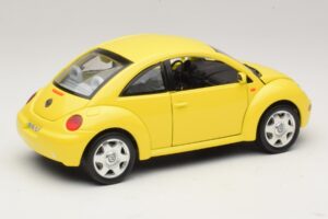 Volkswagen New Beetle A4 Jaune Bburago 1:18 3302 Métal Moulé — image 3 sur 8