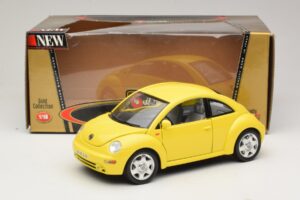 Volkswagen New Beetle A4 Jaune Bburago 1:18 3302 Métal Moulé — image 8 sur 8