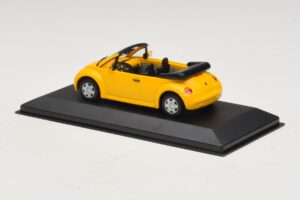 Volkswagen New Beetle Cabriolet Jaune Minichamps 1:43 BEETLE002 Métal Moulé — image 3 sur 5