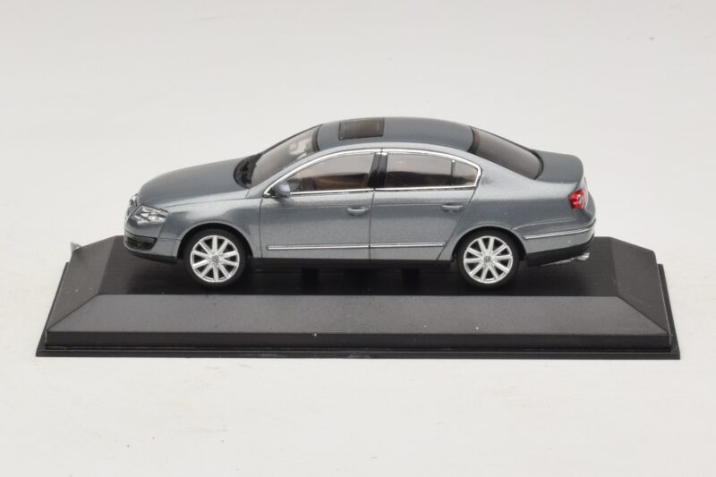 Volkswagen Passat B6 Gris Métallisé Minichamps 1:43 PASSAT006 Métal Moulé