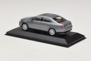 Volkswagen Passat B6 Gris Métallisé Minichamps 1:43 PASSAT006 Métal Moulé — image 3 sur 5