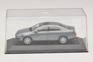 Volkswagen Passat B6 Gris Métallisé Minichamps 1:43 PASSAT006 Métal Moulé — image 4 sur 5