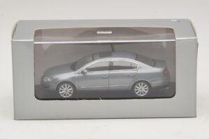 Volkswagen Passat B6 Gris Métallisé Minichamps 1:43 PASSAT006 Métal Moulé — image 5 sur 5