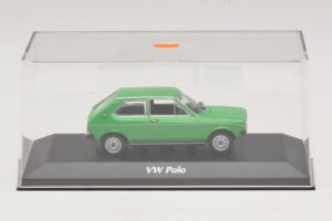 Volkswagen Polo Mk1 Vert Maxichamps 1:43 940050501 Métal Moulé — image 4 sur 5