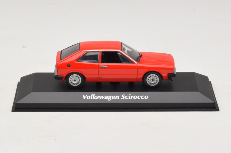 Volkswagen Scirocco Mk1 Rouge Maxichamps 1:43 Volkswagen Scirocco Mk1 Rouge Maxichamps 1:43 940050422 Métal Moulé
