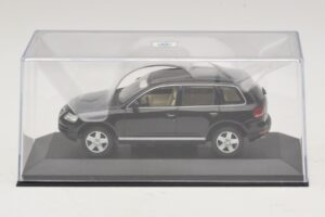 Volkswagen Touareg 7L Noir Minichamps 1:43 TOUAREG002 Métal Moulé — image 4 sur 5