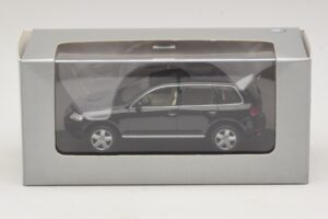 Volkswagen Touareg 7L Noir Minichamps 1:43 TOUAREG002 Métal Moulé — image 5 sur 5
