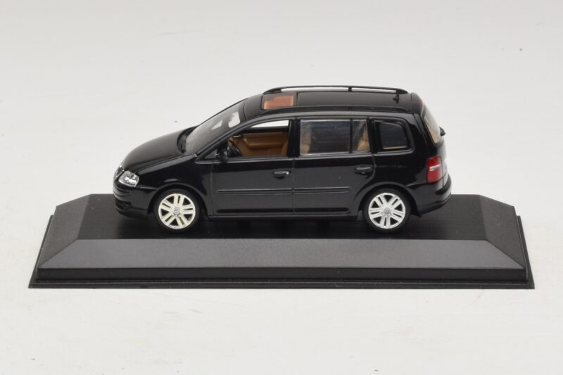 Volkswagen Touran 1T Noir Minichamps 1:43 TOURAN005 Métal Moulé