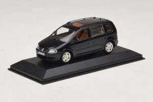 Volkswagen Touran 1T Noir Minichamps 1:43 TOURAN005 Métal Moulé — image 2 sur 5