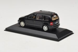 Volkswagen Touran 1T Noir Minichamps 1:43 TOURAN005 Métal Moulé — image 3 sur 5