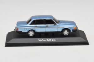 Volvo 240 GL Blue Metallic Maxichamps 1:43 940171400 Métal Moulé