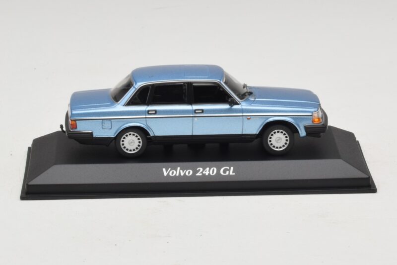 Volvo 240 GL Blue Metallic Maxichamps 1:43 940171400 Métal Moulé