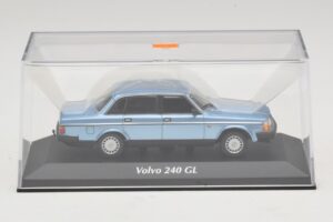 Volvo 240 GL Blue Metallic Maxichamps 1:43 940171400 Métal Moulé — image 4 sur 5