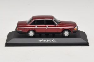 Volvo 240 GL Dark Red Metallic Maxichamps 1:43 940171401 Métal Moulé