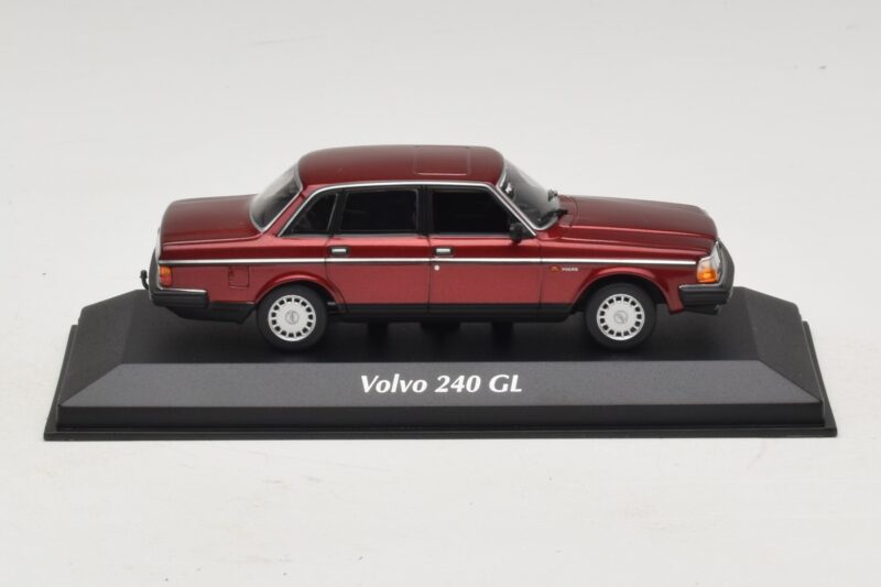 Volvo 240 GL Dark Red Metallic Maxichamps 1:43 940171401 Métal Moulé