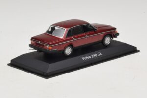 Volvo 240 GL Dark Red Metallic Maxichamps 1:43 940171401 Métal Moulé — image 2 sur 5
