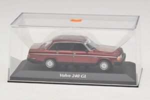 Volvo 240 GL Dark Red Metallic Maxichamps 1:43 940171401 Métal Moulé — image 4 sur 5