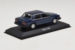 Volvo 740 Dark Blue Metallic Maxichamps 1:43 940171701 Métal Moulé — image 2 sur 5